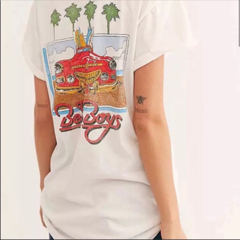 #90CLOSEOUT SALE!New! Beach Boys Band Tour White Graphic Tee - Picture 4 of 6